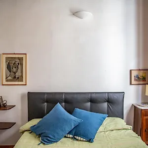  Apartment Lovely One Bedroom Nearby Ponte Vecchio Italy